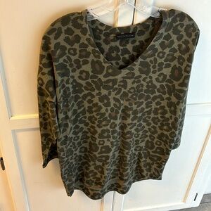 Nally and Millie Camo 3/4 Sleeve V Neck Sweater Ladies Size Small